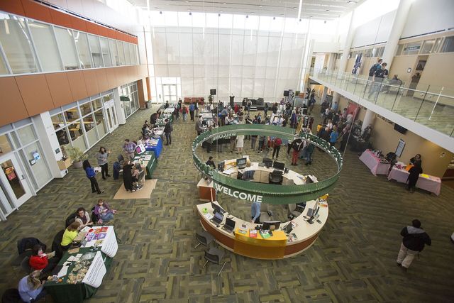 welcome desk for students in College of Dupage