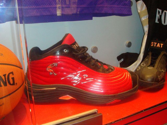 Basketballschuh v. Shaquille O'Neal